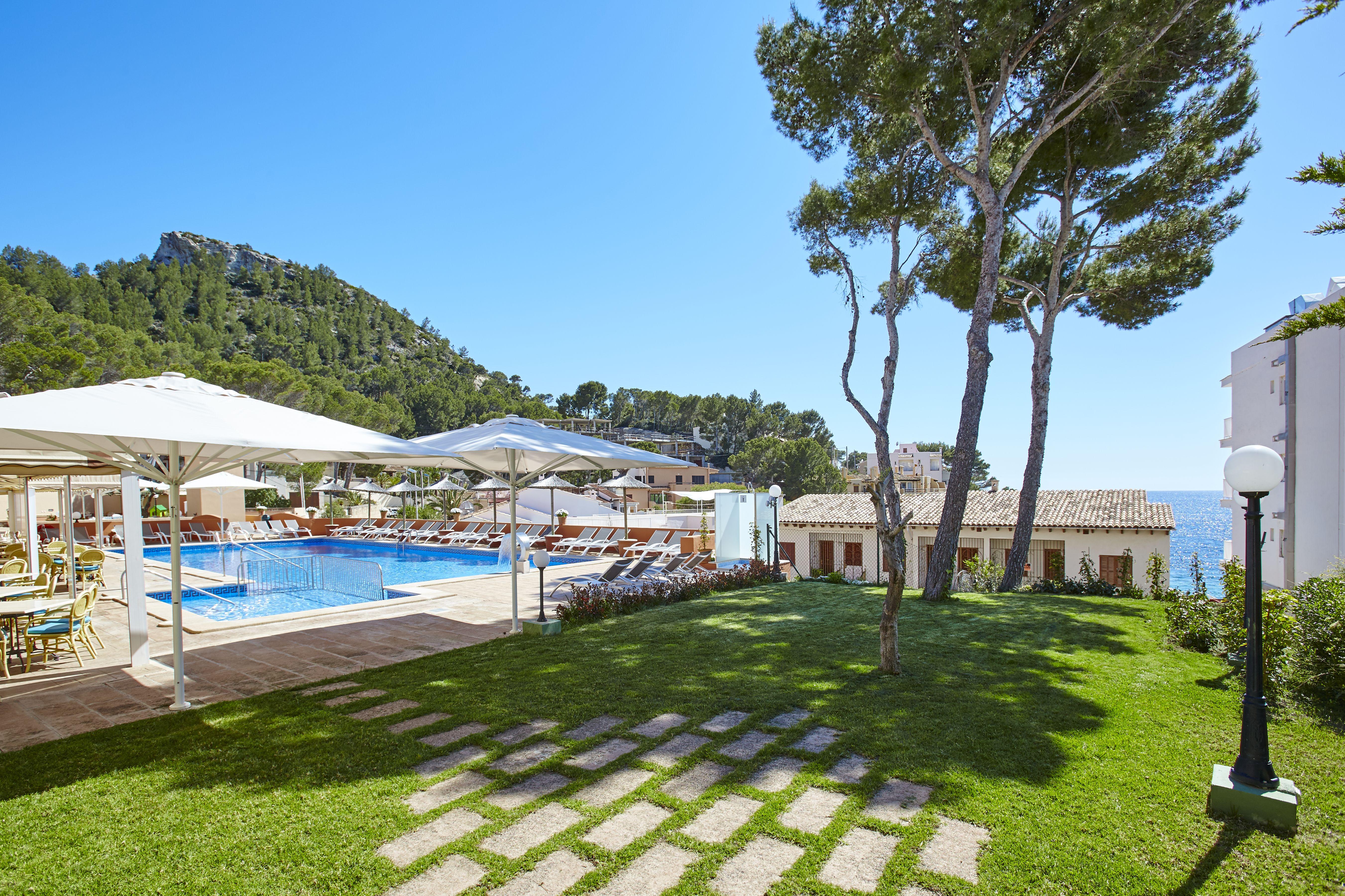 Universal Aparthotel Don Camilo Sant Elm Esterno foto