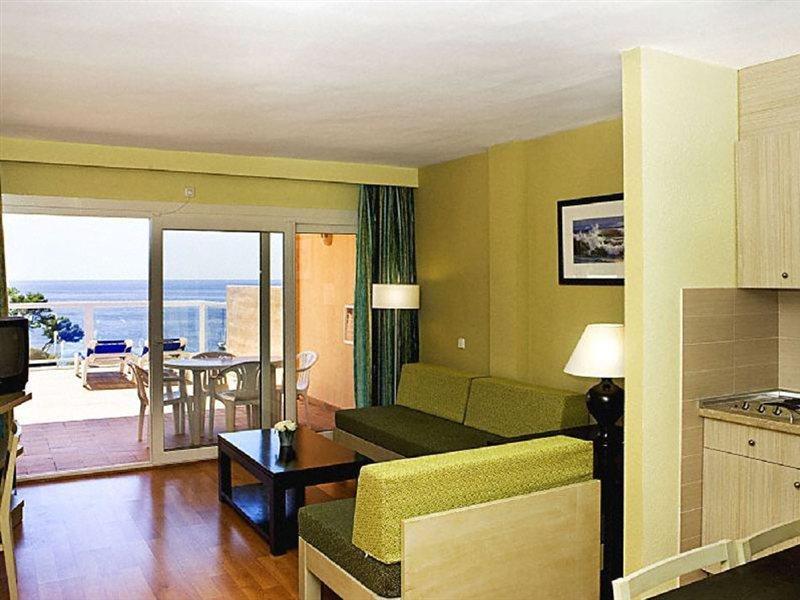 Universal Aparthotel Don Camilo Sant Elm Esterno foto
