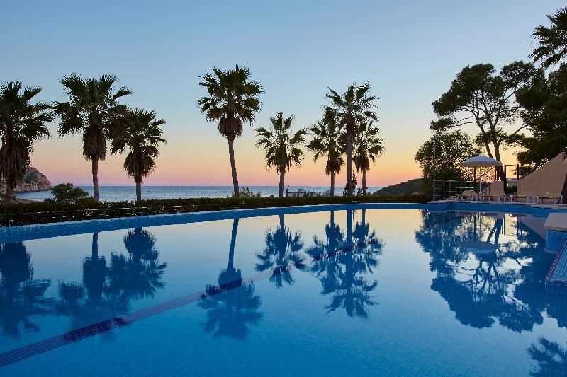 Universal Aparthotel Don Camilo Sant Elm Esterno foto