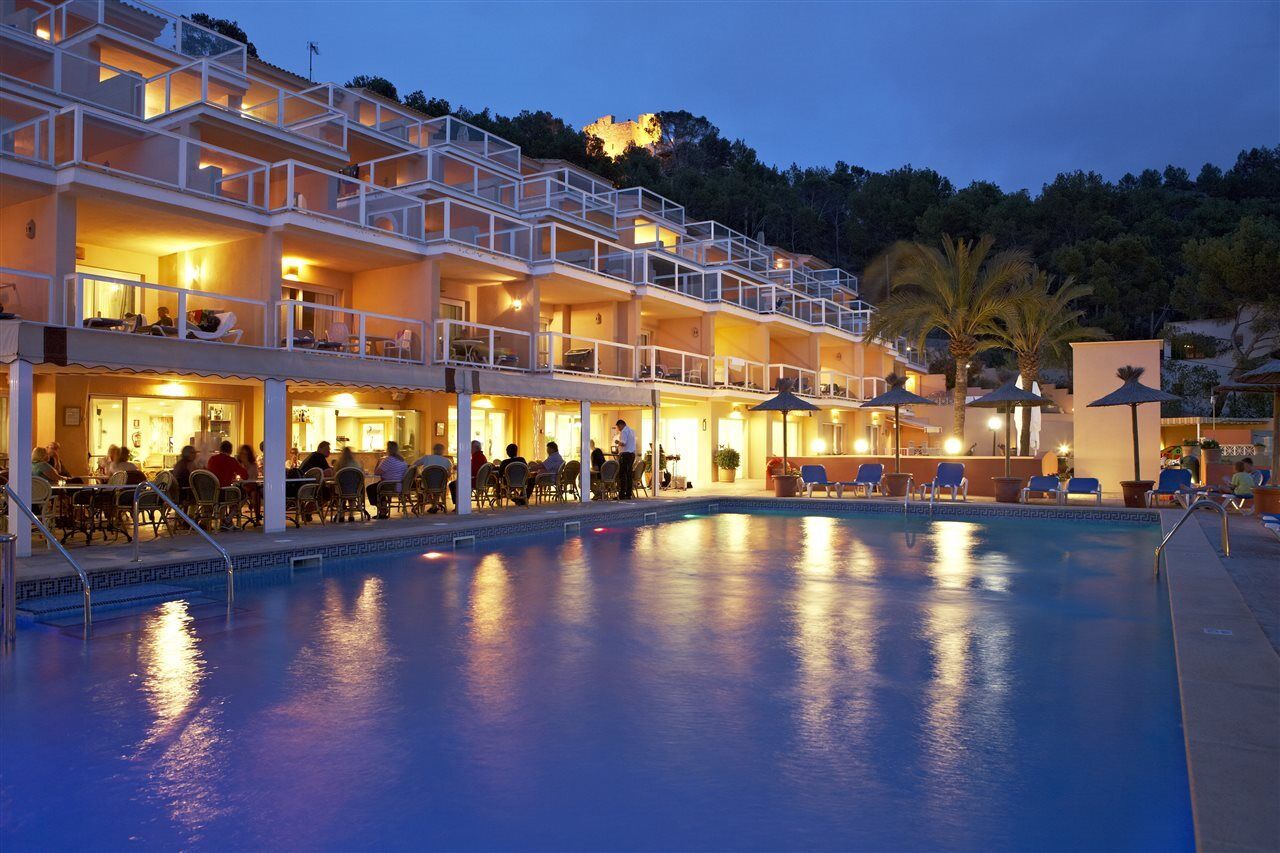 Universal Aparthotel Don Camilo Sant Elm Esterno foto