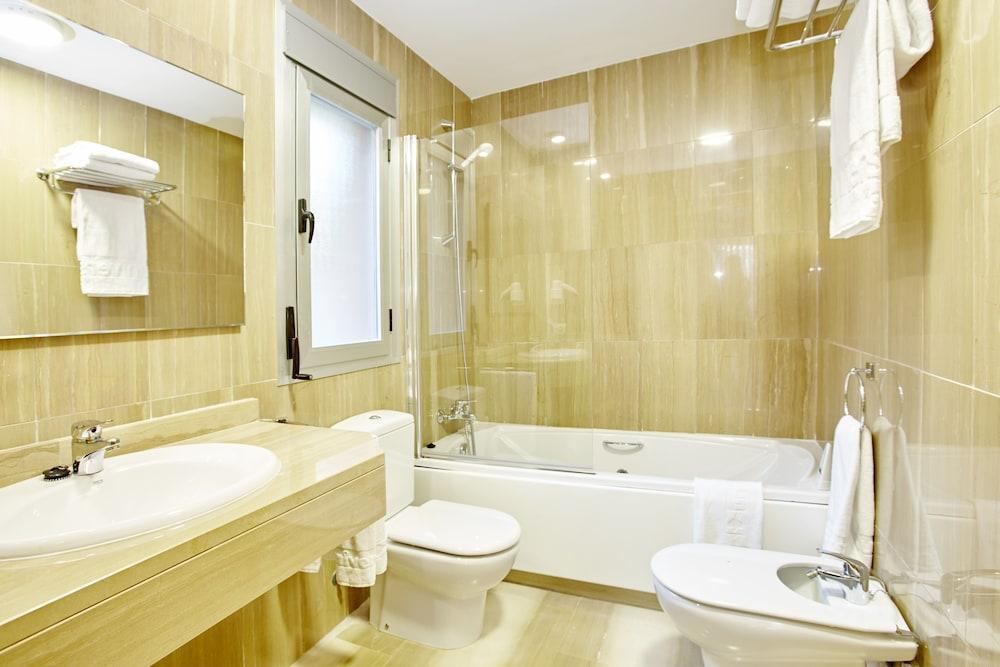 Universal Aparthotel Don Camilo Sant Elm Esterno foto